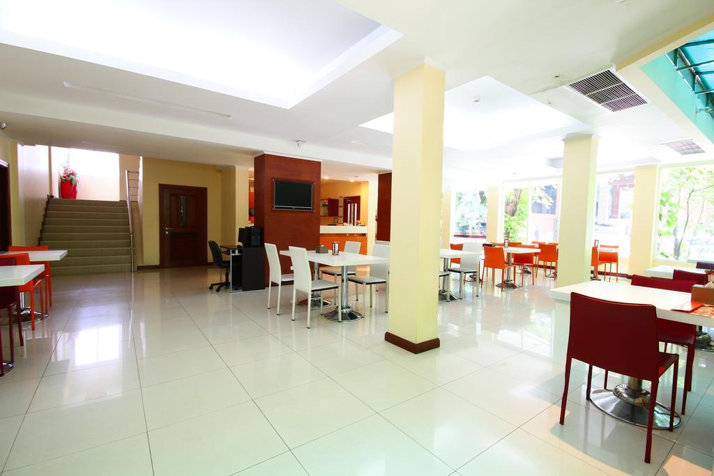 Calypzo Bangkok Hotel Buitenkant foto